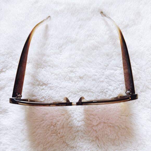 Junia Clear Brown Oversized Sunglasses - Picture 3 of 10